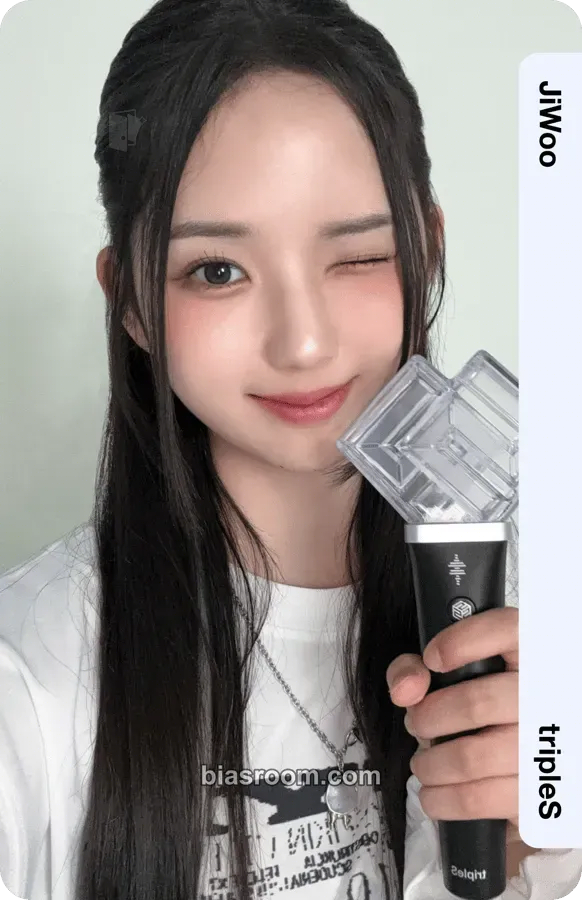 Jiwoo Official Lightstick Photocard - tripleS - tripleS K-pop photocard