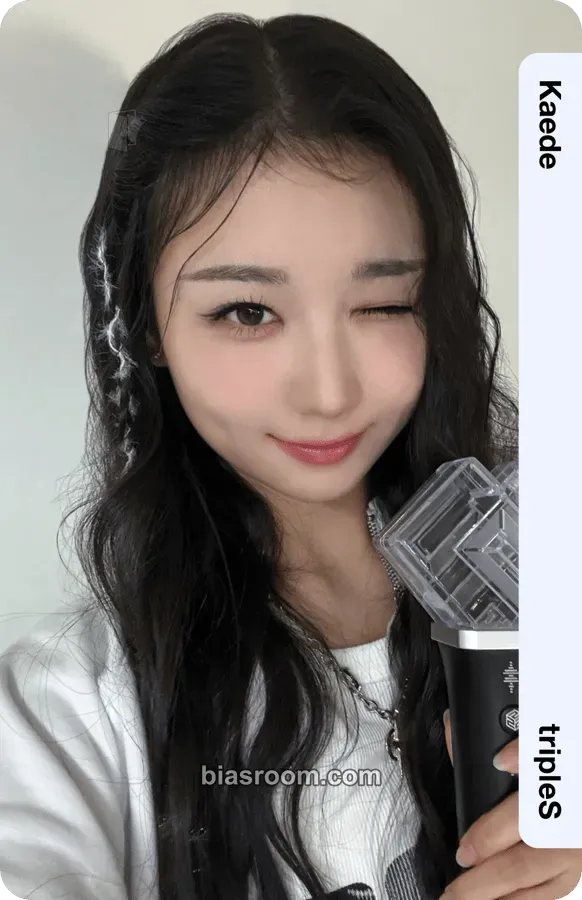 Kaede Official Lightstick Photocard - tripleS - tripleS K-pop photocard