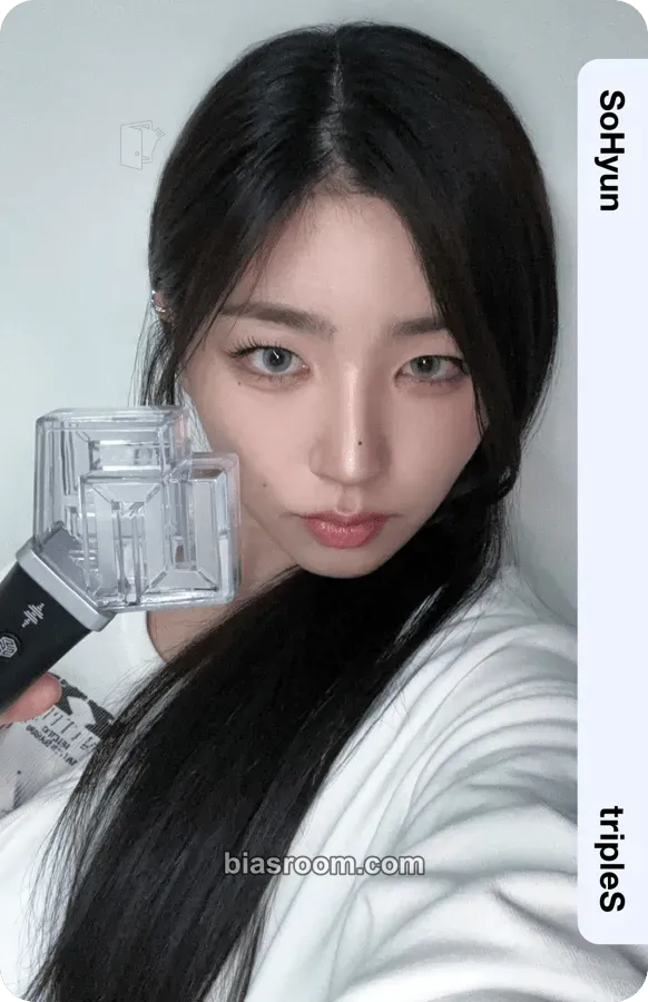 Sohyun Official Lightstick Photocard - tripleS - tripleS K-pop photocard