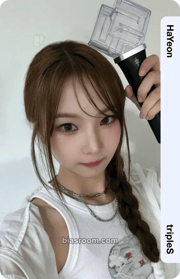 Hayeon Official Lightstick Photocard - tripleS - tripleS K-pop photocard