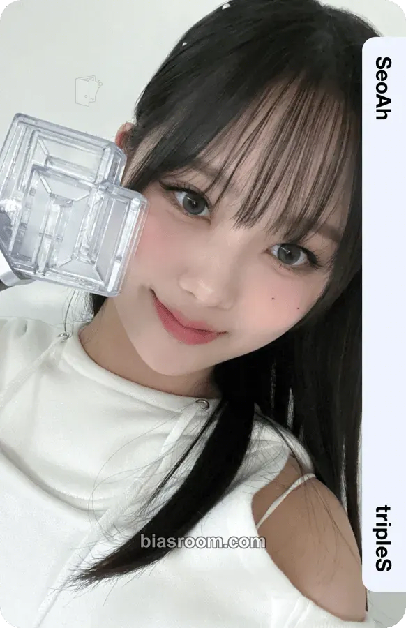Seoah Official Lightstick Photocard - tripleS - tripleS K-pop photocard