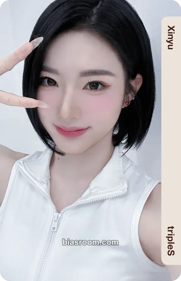 Xinyu 2025 Season's Greetings: tripleSchool Photocard - tripleS - tripleS K-pop photocard