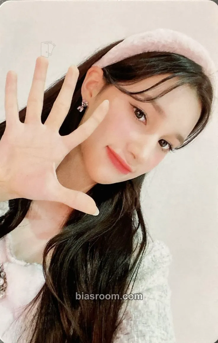 Huening Bahiyyih First Impact Photocard - Kep1er - Kep1er K-pop photocard