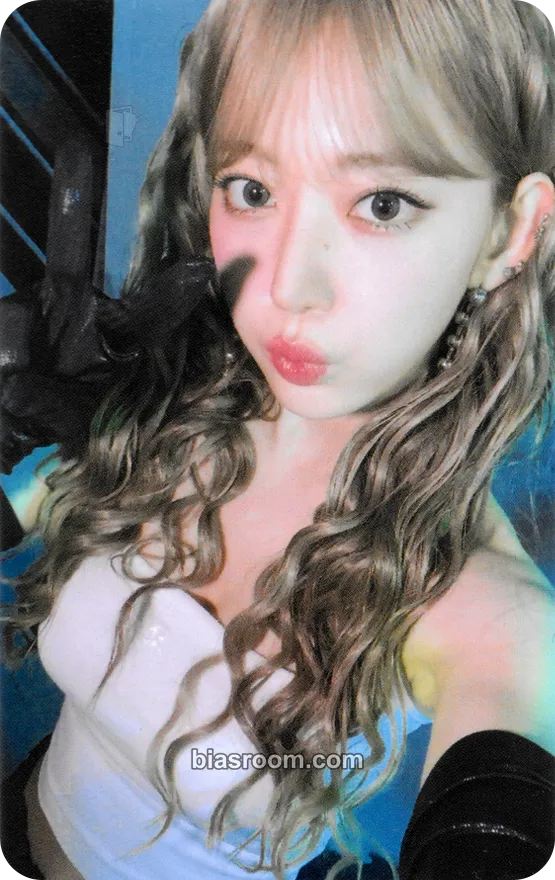 Sakura CRAZY Photocard - LE SSERAFIM - LE SSERAFIM K-pop photocard