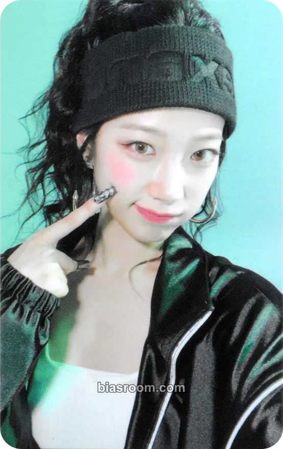 Kazuha CRAZY Photocard - LE SSERAFIM - LE SSERAFIM K-pop photocard