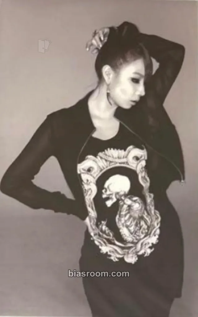 2NE1 - CL - YG Family 15th Special Event postcard