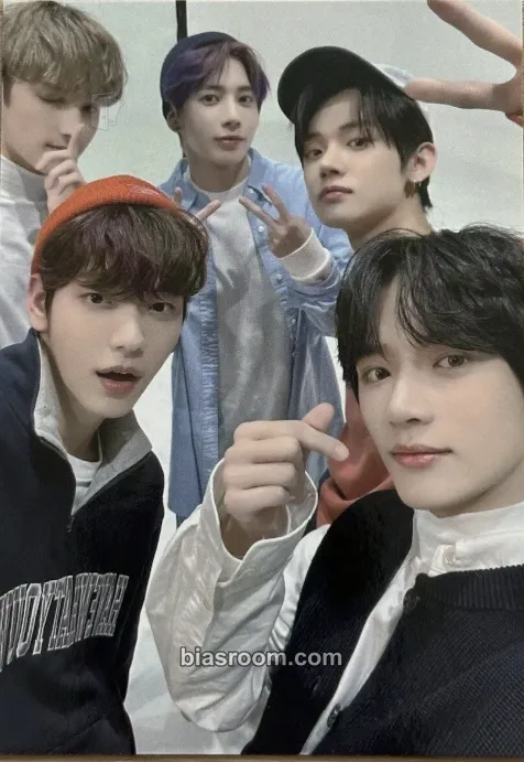 2022 Fanlive Moa X Together Photocard - TOMORROW X TOGETHER - TOMORROW X TOGETHER K-pop photocard