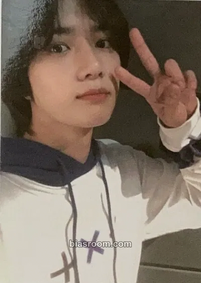 Beomgyu The Chaos Chapter: FREEZE Photocard - TOMORROW X TOGETHER - TOMORROW X TOGETHER K-pop photocard