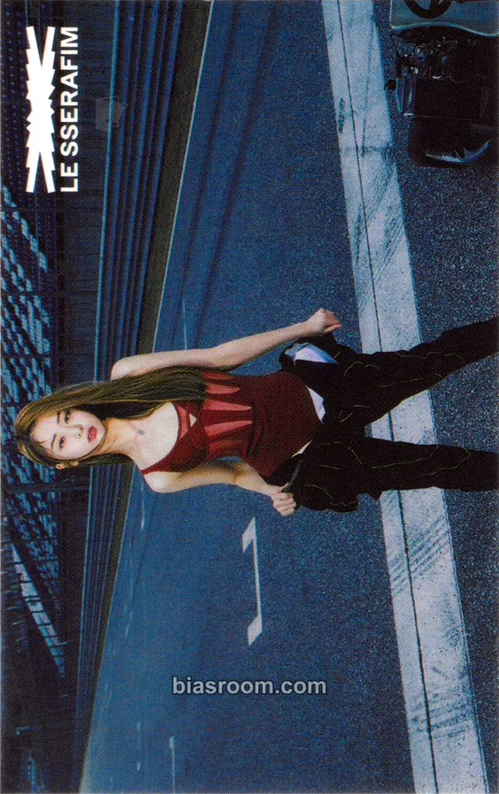 Huh Yunjin FEARLESS Photocard - LE SSERAFIM - LE SSERAFIM K-pop photocard