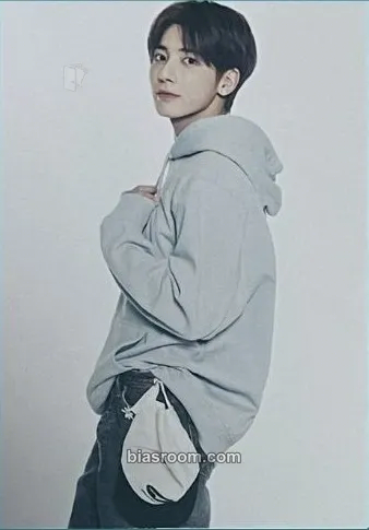 Taehyun 2022 Fanlive Moa X Together Photocard - TOMORROW X TOGETHER - TOMORROW X TOGETHER K-pop photocard