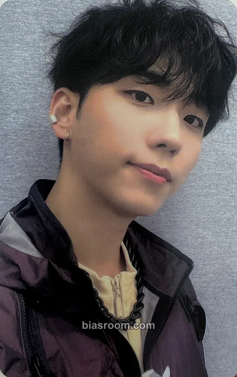 Gunil Livelock Photocard - Xdinary Heroes - Xdinary Heroes K-pop photocard