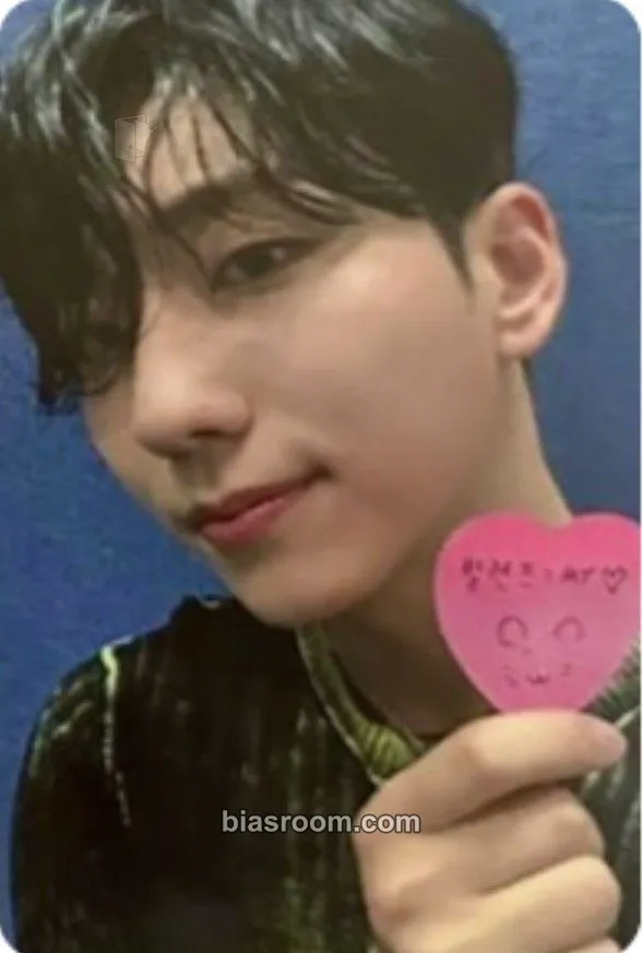 Gunil Livelock Photocard - Xdinary Heroes - Xdinary Heroes K-pop photocard