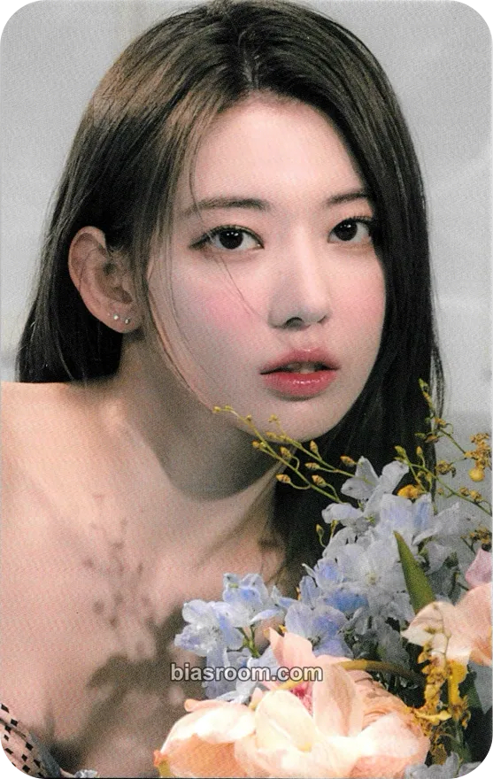 Sakura FEARLESS Photocard - LE SSERAFIM - LE SSERAFIM K-pop photocard