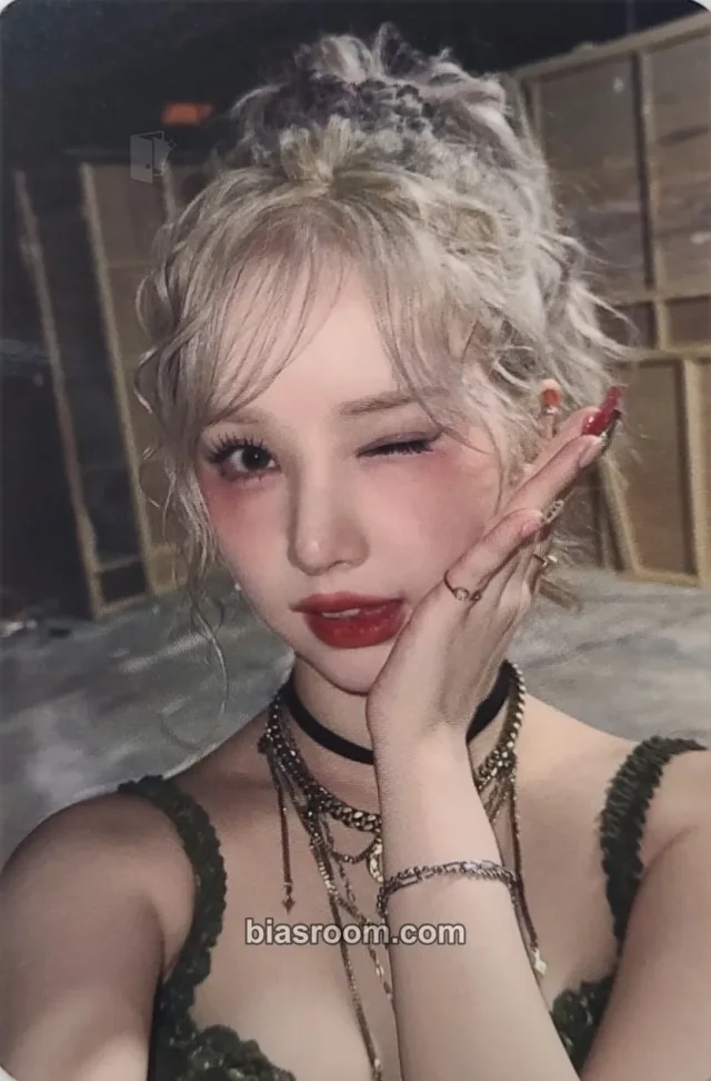 VIVIZ - Eunha - VOYAGE Album pre-order benefit (pob) hello82