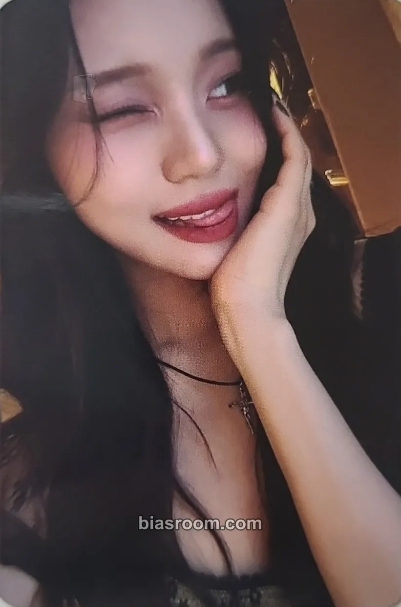 Umji VOYAGE Photocard - VIVIZ - VIVIZ K-pop photocard