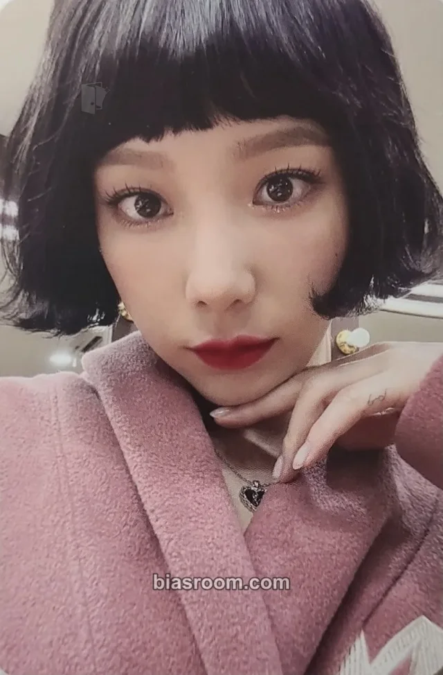 Taeyeon - Taeyeon - INVU Album album photocard blue version
