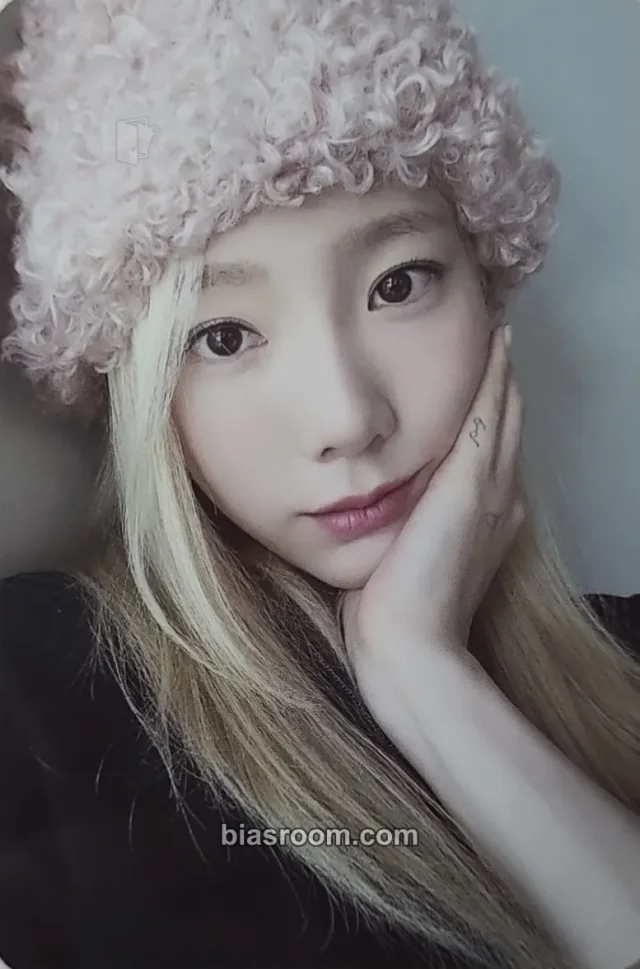 Taeyeon - Taeyeon - INVU Album album photocard limited version solo album