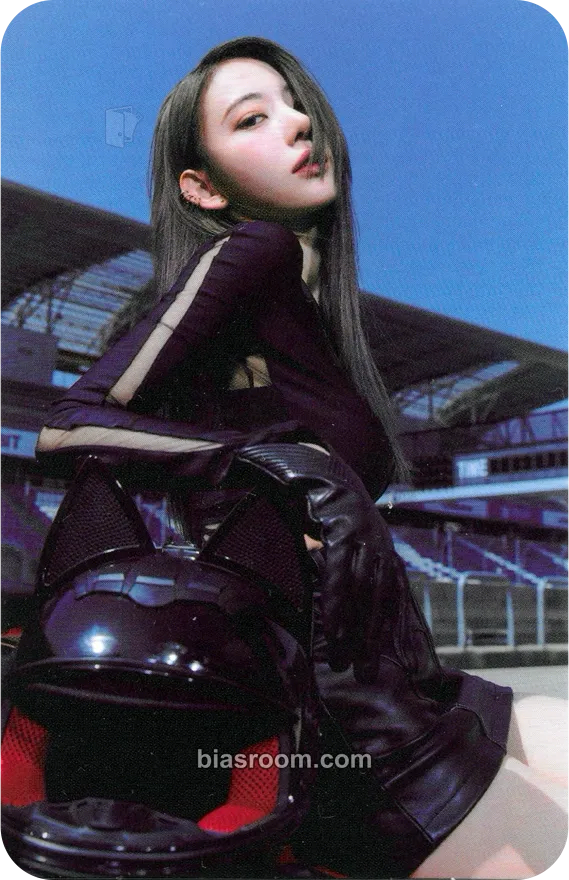 Sakura FEARLESS Photocard - LE SSERAFIM - LE SSERAFIM K-pop photocard