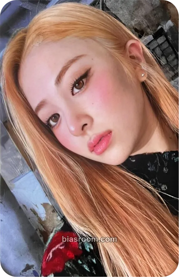 Huh Yunjin ANTIFRAGILE Photocard - LE SSERAFIM - LE SSERAFIM K-pop photocard
