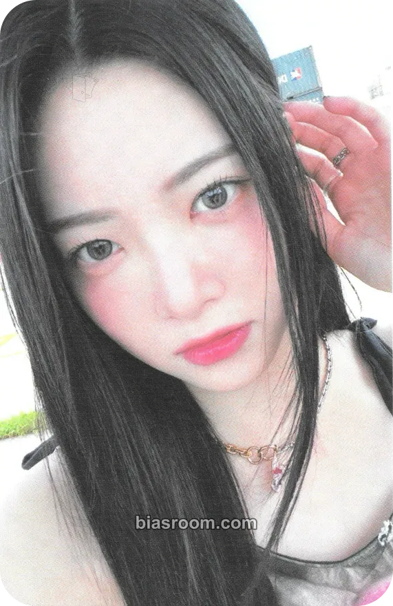 Hong Eunchae ANTIFRAGILE Photocard - LE SSERAFIM - LE SSERAFIM K-pop photocard