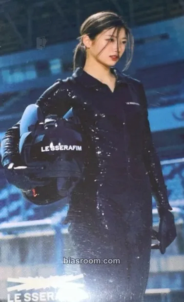 Kazuha FEARLESS Photocard - LE SSERAFIM - LE SSERAFIM K-pop photocard