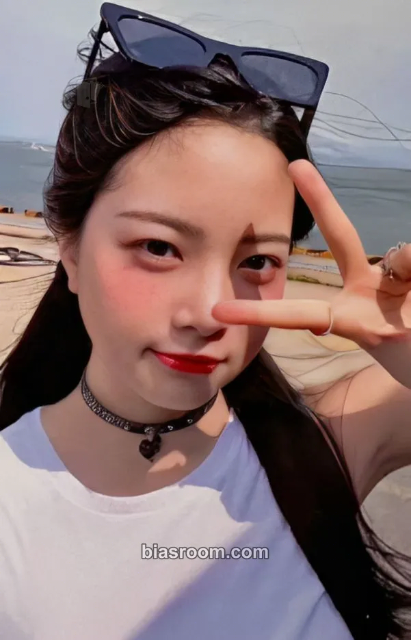 Hong Eunchae ANTIFRAGILE Photocard - LE SSERAFIM - LE SSERAFIM K-pop photocard