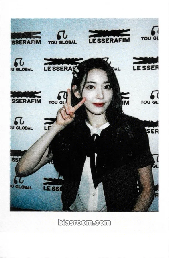 Sakura FEARLESS Photocard - LE SSERAFIM - LE SSERAFIM K-pop photocard