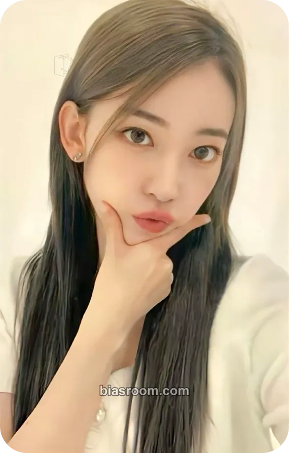 Sakura FEARLESS Photocard - LE SSERAFIM - LE SSERAFIM K-pop photocard