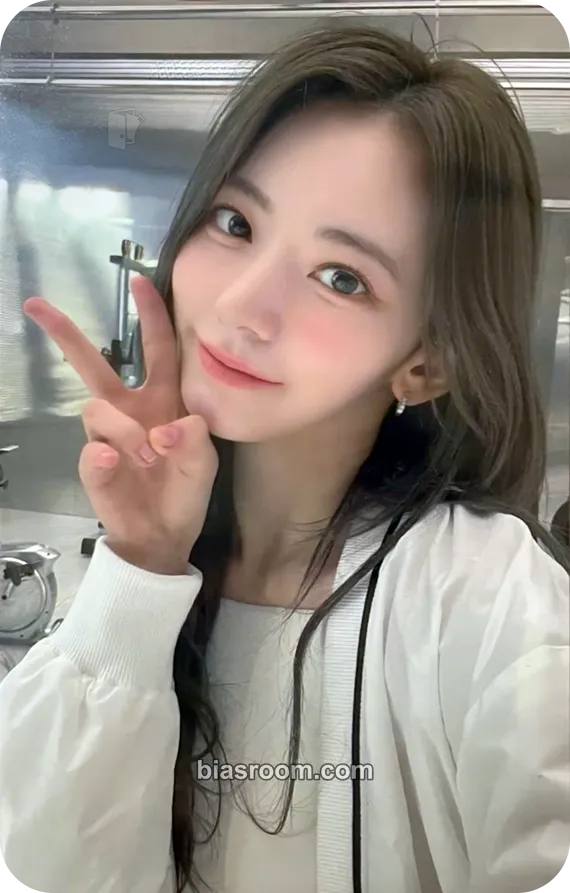 Sakura FEARLESS Photocard - LE SSERAFIM - LE SSERAFIM K-pop photocard