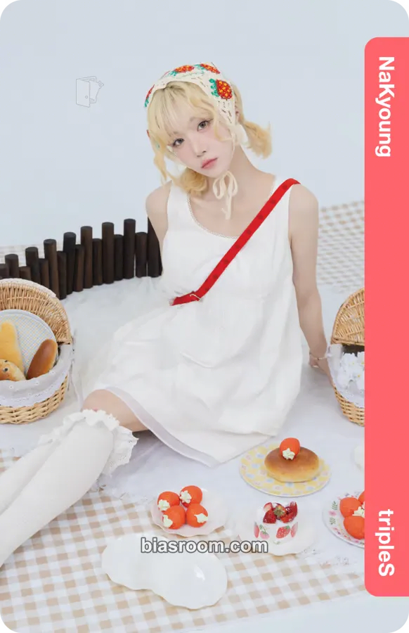 Nakyoung Atom02 Physical Objekts Photocard - tripleS - tripleS K-pop photocard
