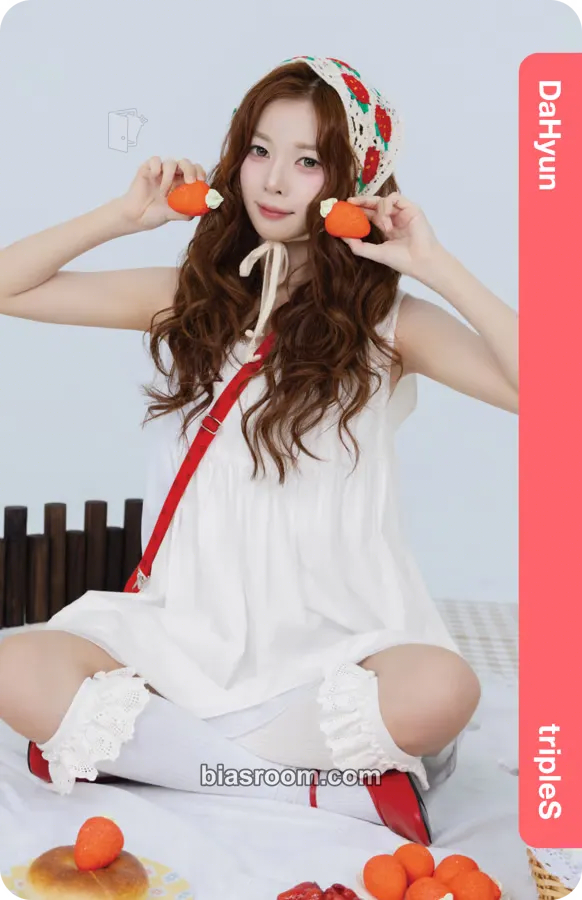 Dahyun Atom02 Physical Objekts Photocard - tripleS - tripleS K-pop photocard