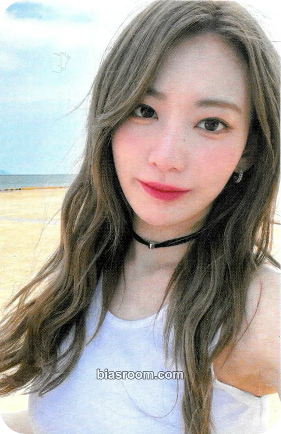 Sakura ANTIFRAGILE Photocard - LE SSERAFIM - LE SSERAFIM K-pop photocard