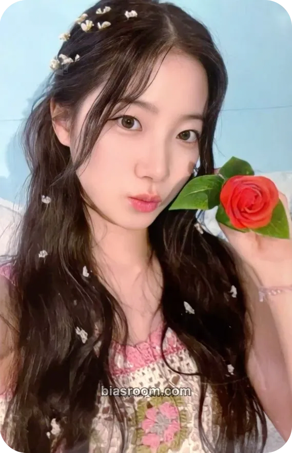 Kazuha ANTIFRAGILE Photocard - LE SSERAFIM - LE SSERAFIM K-pop photocard