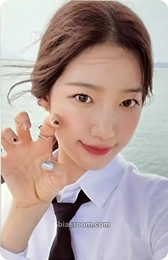 Kazuha ANTIFRAGILE Photocard - LE SSERAFIM - LE SSERAFIM K-pop photocard