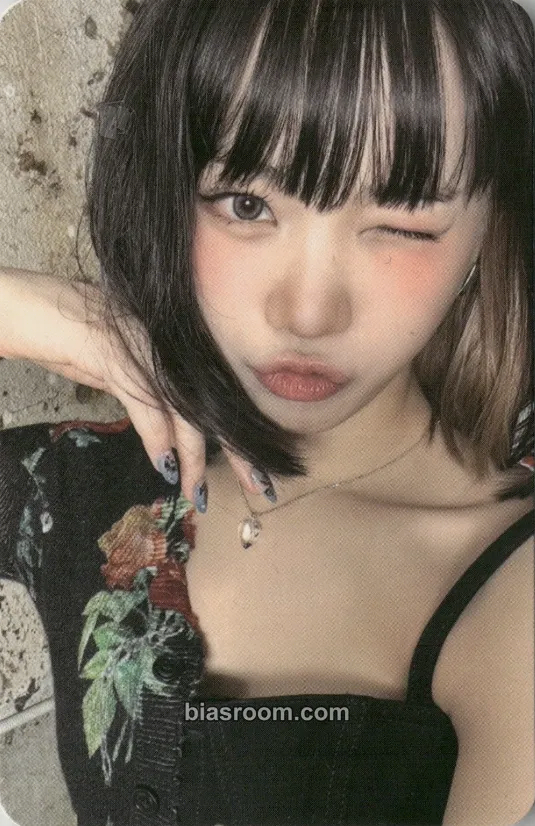 Kim Chaewon ANTIFRAGILE Photocard - LE SSERAFIM - LE SSERAFIM K-pop photocard