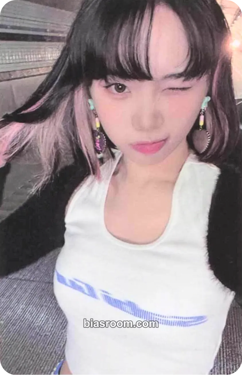 Kim Chaewon ANTIFRAGILE Photocard - LE SSERAFIM - LE SSERAFIM K-pop photocard
