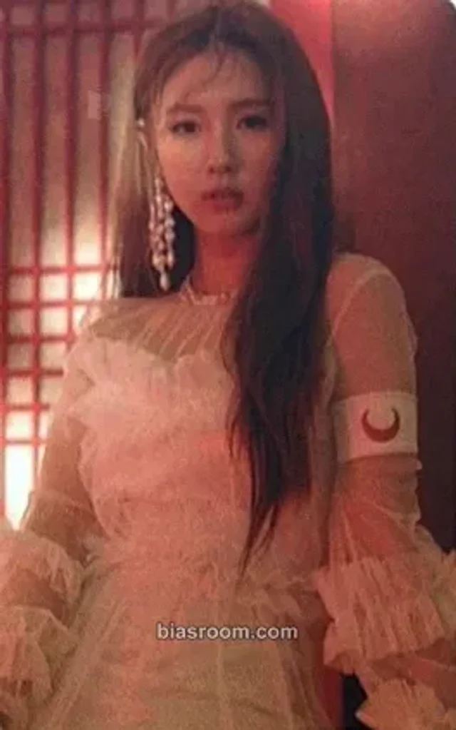 i-dle - Miyeon - I Made Album concept version cubee merch photocard concept photocard photocard set bad image - replace