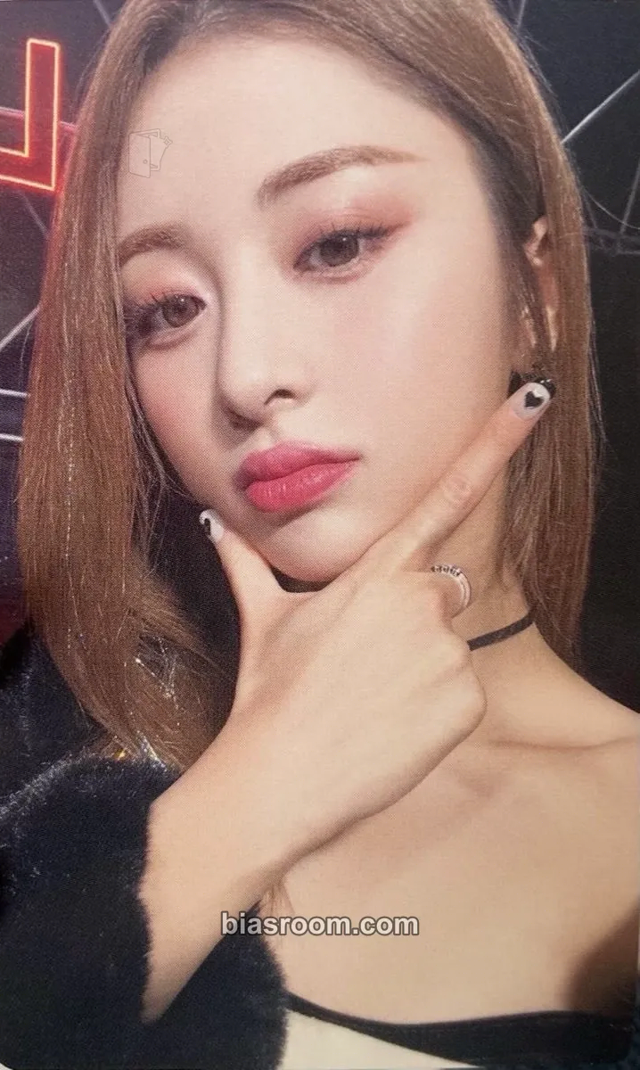Huh Yunjin FEARLESS (Japanese Ver.) Photocard - LE SSERAFIM - LE SSERAFIM K-pop photocard