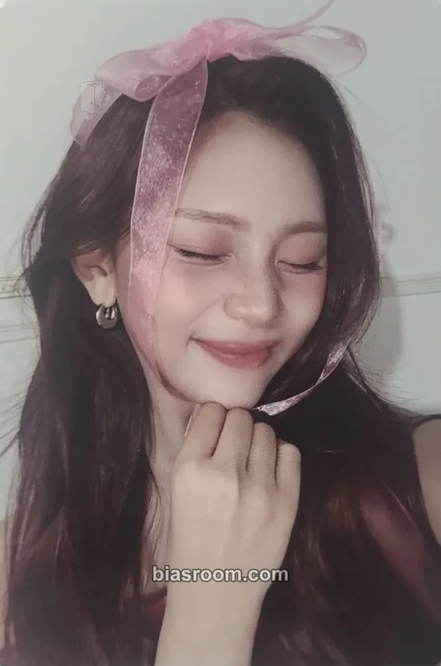 VIVIZ - Umji - New Legacy World Tour Event trading card merch photocard