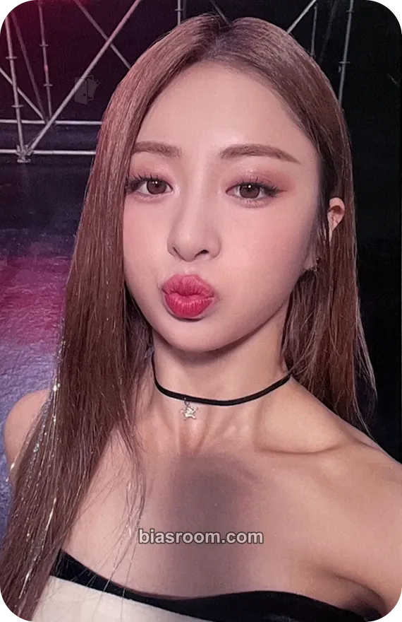 Huh Yunjin FEARLESS (Japanese Ver.) Photocard - LE SSERAFIM - LE SSERAFIM K-pop photocard