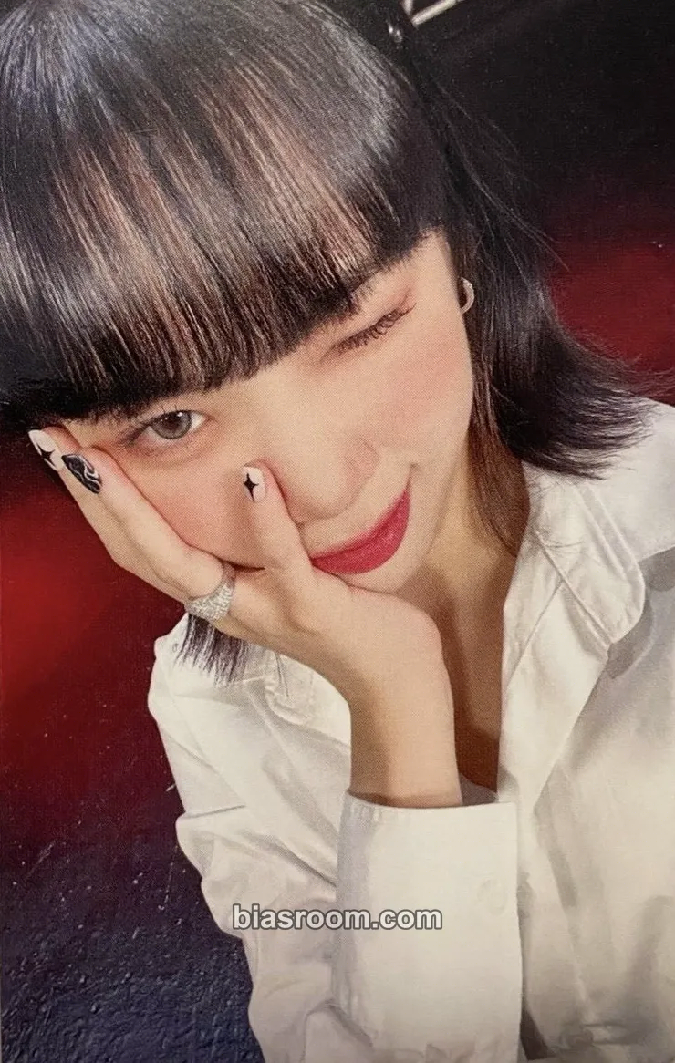 Kim Chaewon FEARLESS (Japanese Ver.) Photocard - LE SSERAFIM - LE SSERAFIM K-pop photocard