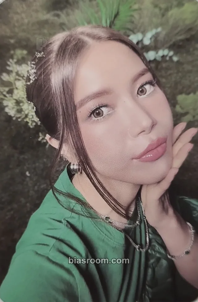 MAMAMOO - Solar - 容: Face Album album photocard