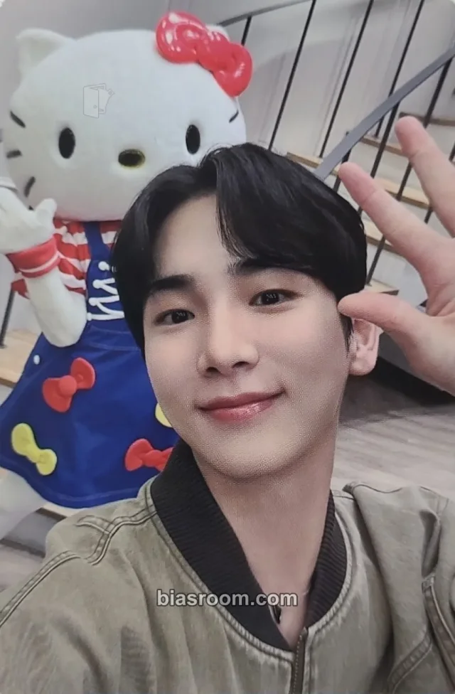 Key - Key - Where is Key? with Hello Kitty Event purchase benefit pop-up store