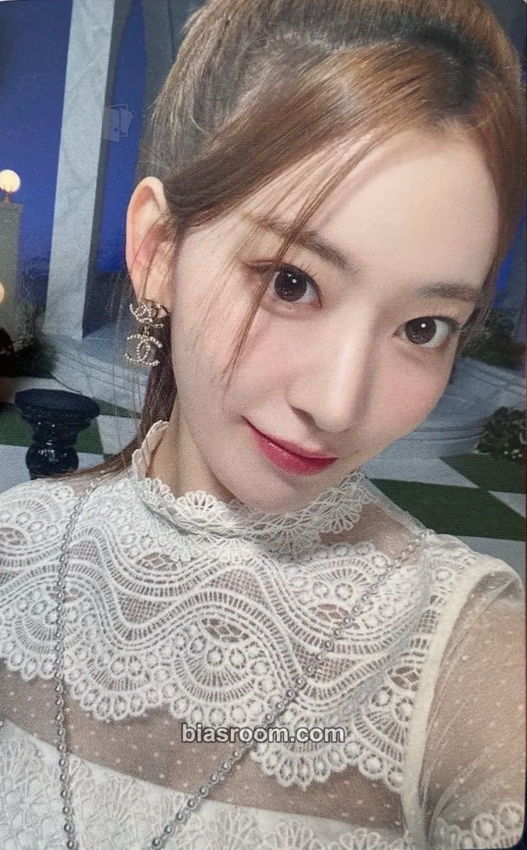 Sakura FEARLESS (Japanese Ver.) Photocard - LE SSERAFIM - LE SSERAFIM K-pop photocard