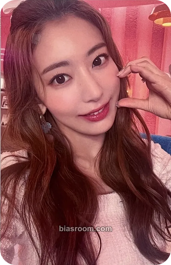 Sakura FEARLESS (Japanese Ver.) Photocard - LE SSERAFIM - LE SSERAFIM K-pop photocard