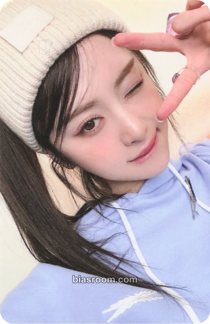 Huh Yunjin UNFORGIVEN Photocard - LE SSERAFIM - LE SSERAFIM K-pop photocard