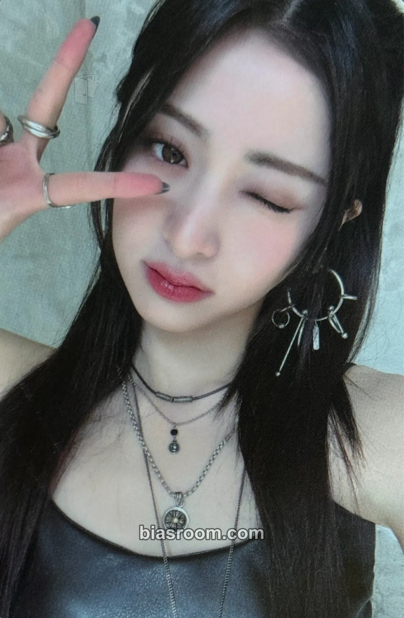 Huh Yunjin UNFORGIVEN Photocard - LE SSERAFIM - LE SSERAFIM K-pop photocard