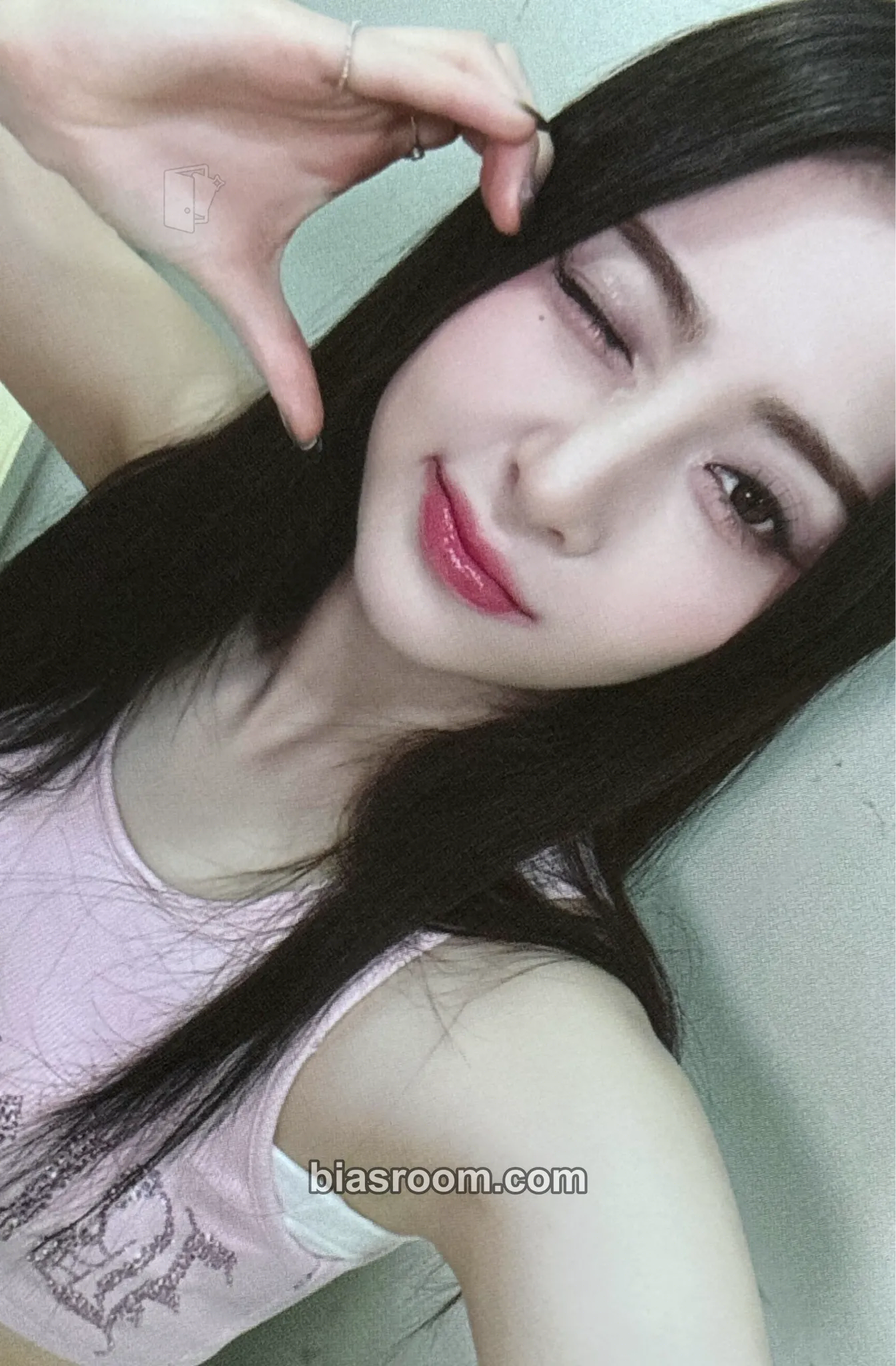 Huh Yunjin UNFORGIVEN Photocard - LE SSERAFIM - LE SSERAFIM K-pop photocard