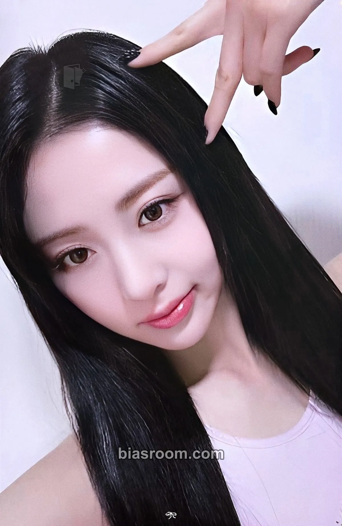 Huh Yunjin UNFORGIVEN Photocard - LE SSERAFIM - LE SSERAFIM K-pop photocard