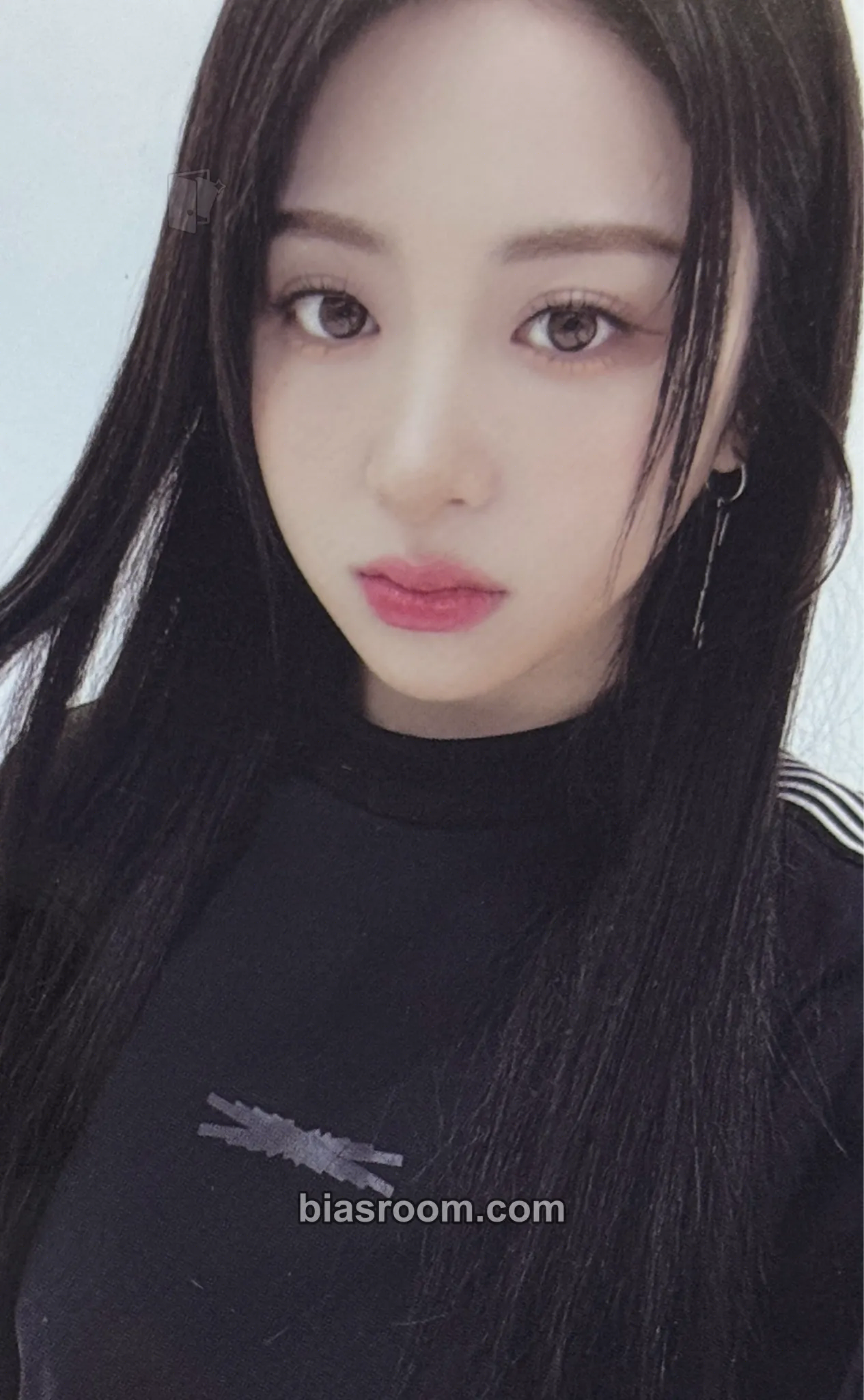 Huh Yunjin UNFORGIVEN Photocard - LE SSERAFIM - LE SSERAFIM K-pop photocard